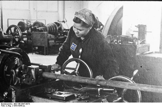 Bundesarchiv_Bild_146-2007-0074,_IG-Farbenwerke_Auschwitz